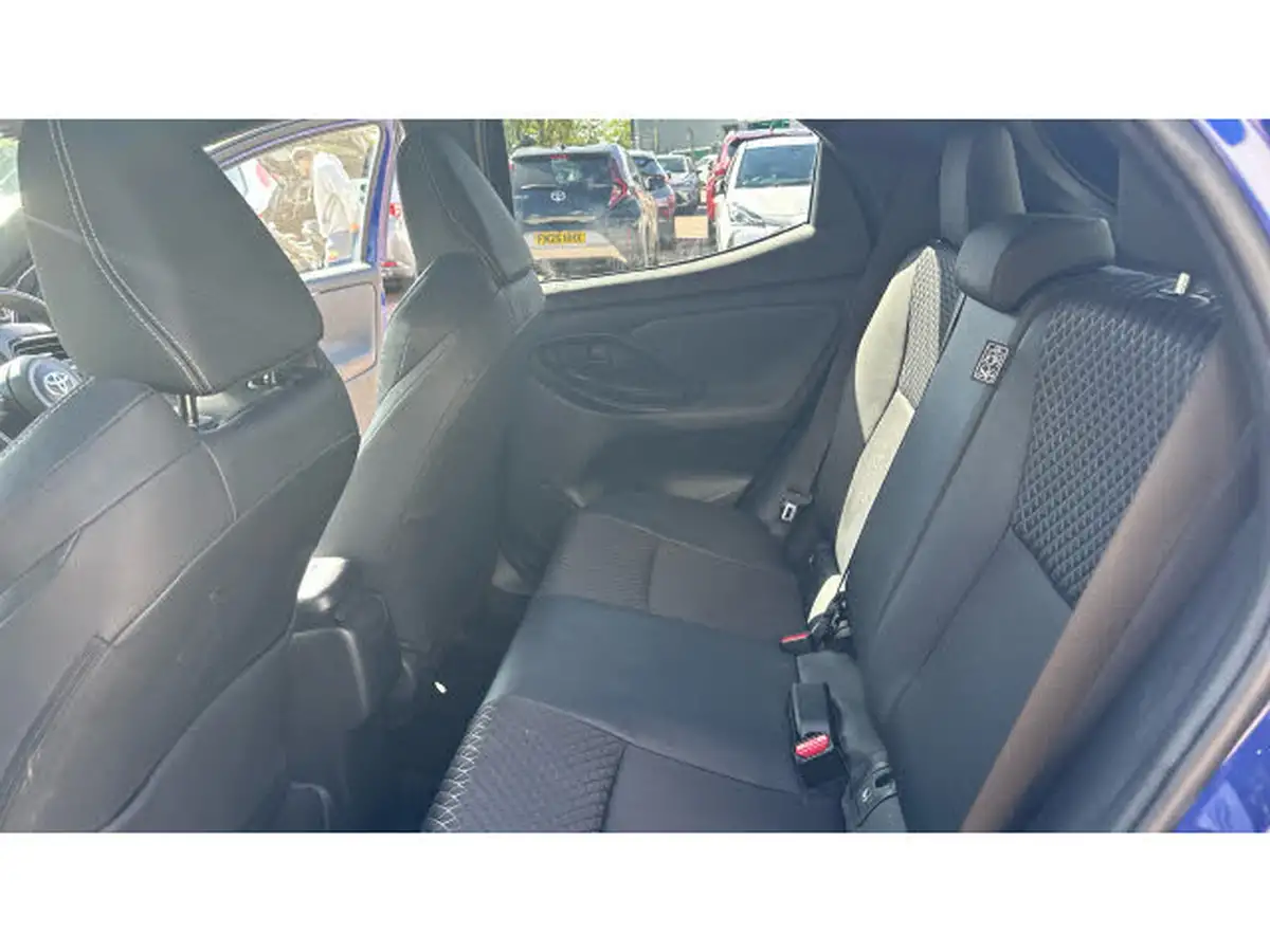 2021-toyota-yaris-15-vvt-i-dynamic-big-12