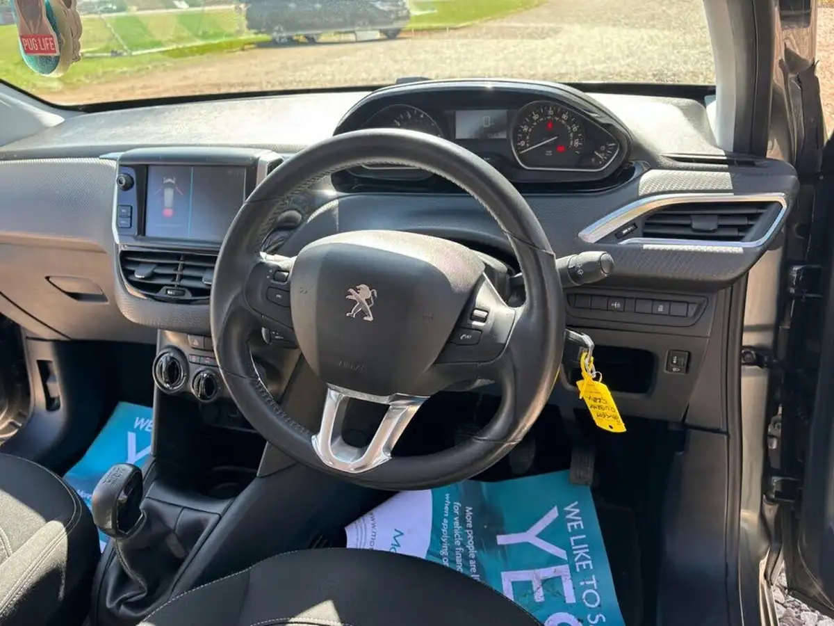 2017-peugeot-208-12-puretech-active-82bhp-5d-big-17
