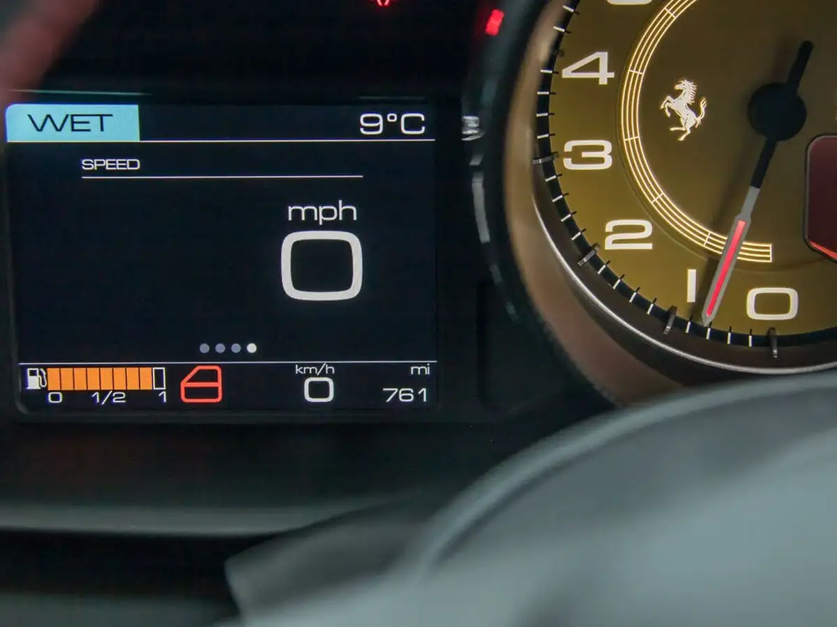 2018-ferrari-488-39-488-gtb-big-21