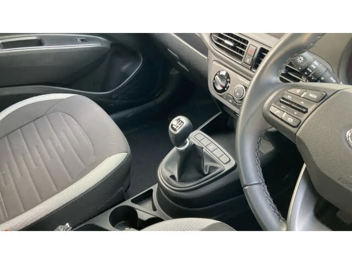 2022-hyundai-i10-10-se-big-12