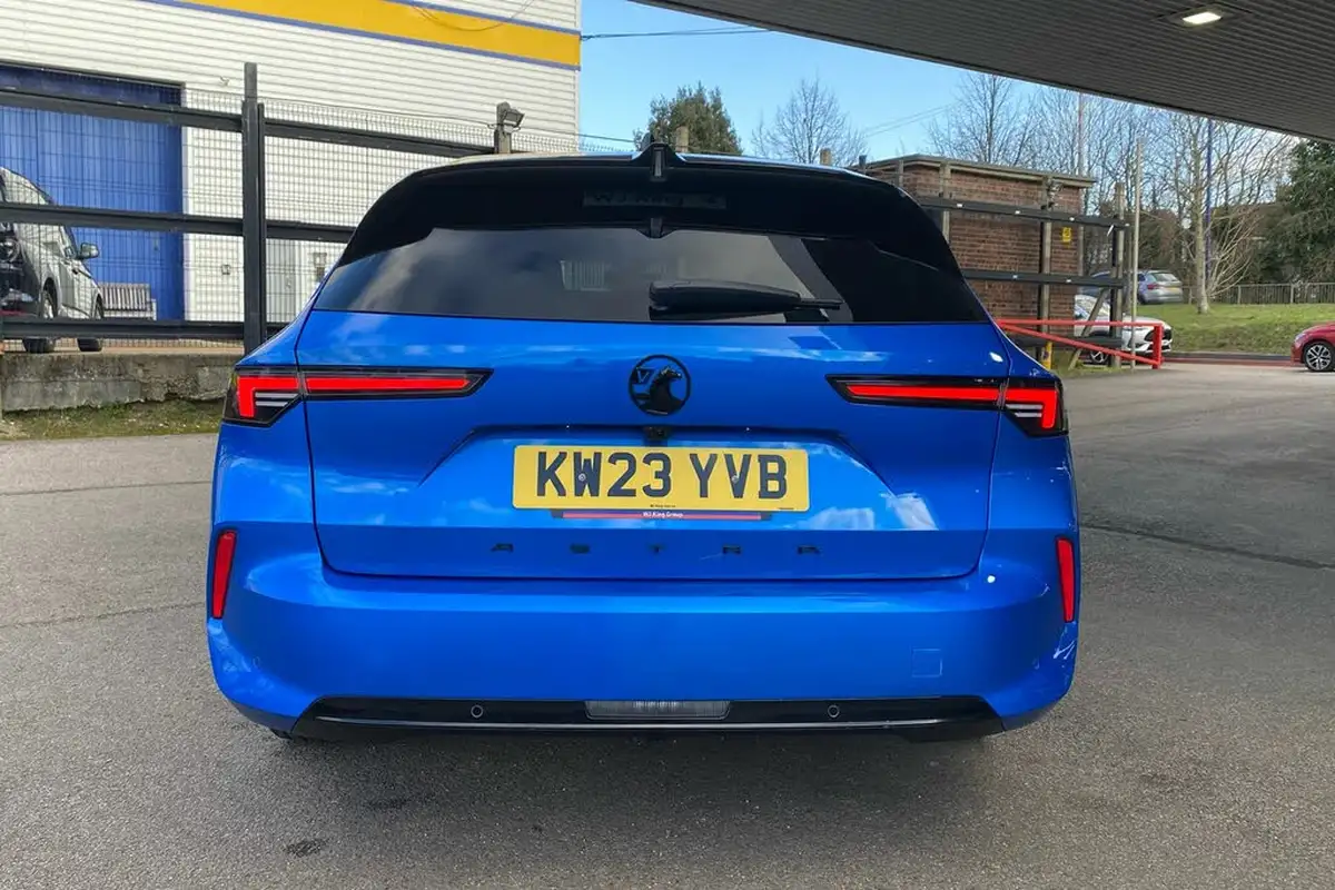 2023-vauxhall-astra-12-turbo-gs-sport-tourer-big-5
