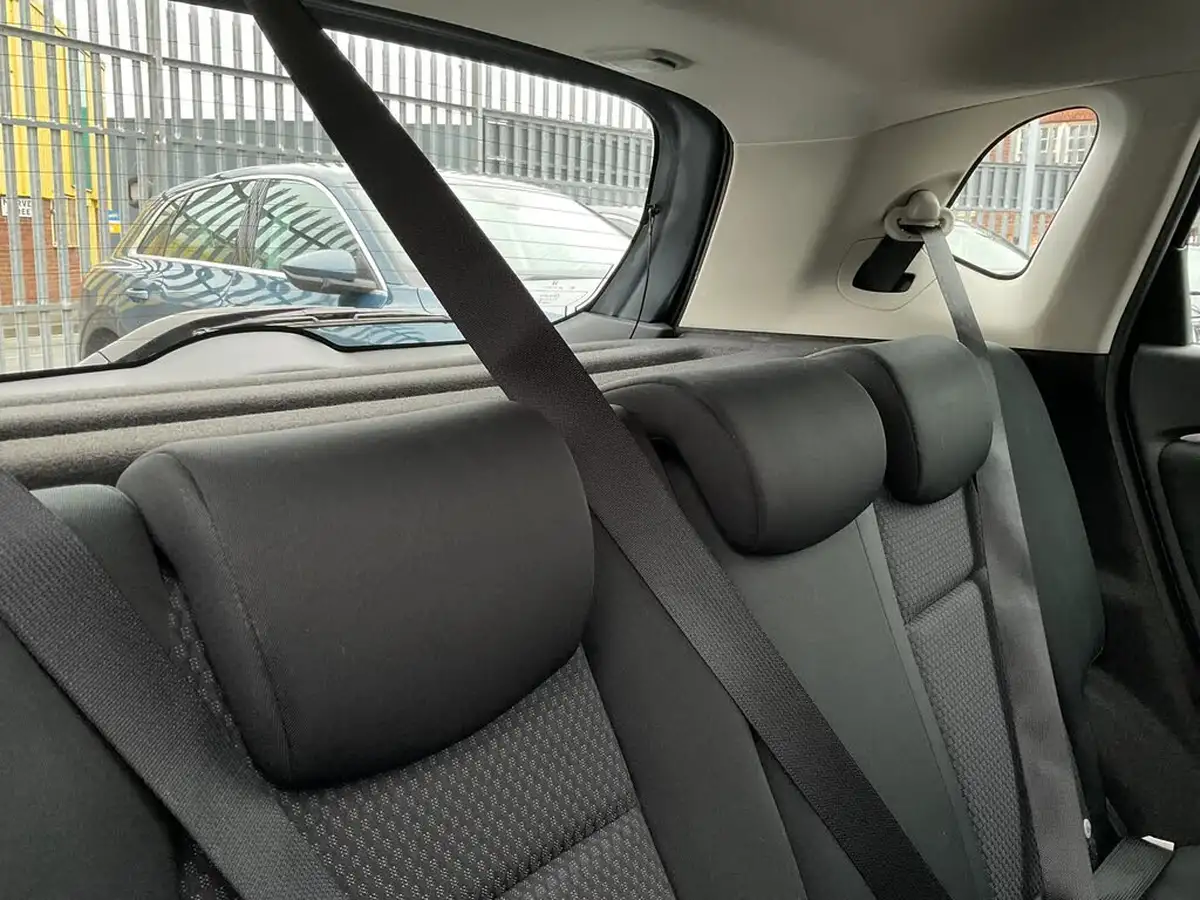 2019-honda-jazz-13-i-vtec-se-cvt-big-21