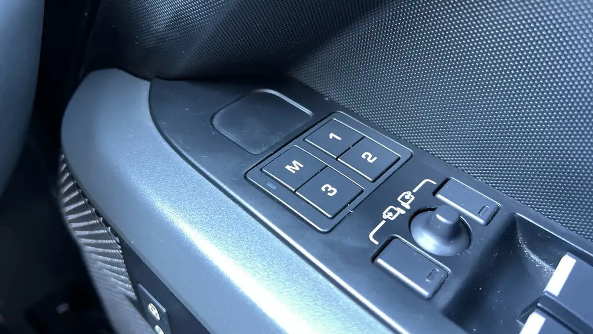 2022-land-rover-110-defender-20-p400e-x-dynamic-hse-big-24