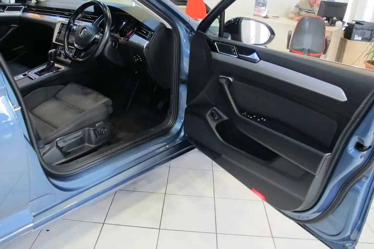 2018-volkswagen-passat-15-tsi-se-business-estate-5d-dsg-big-17