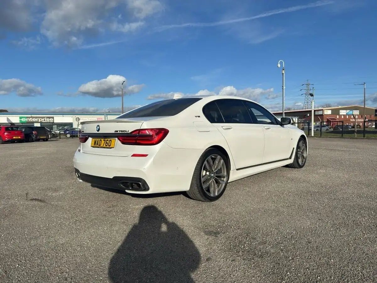 2018-bmw-7-series-66-m760li-big-15
