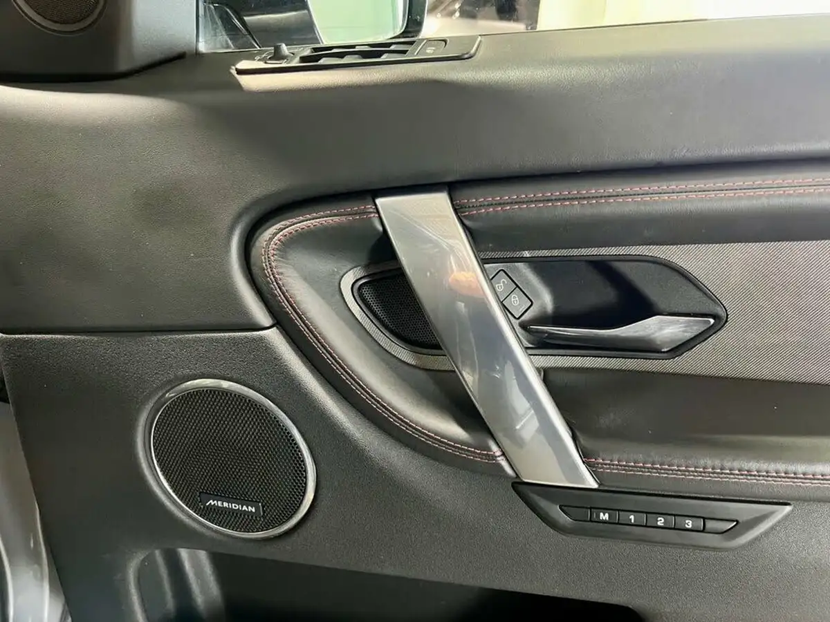 2020-land-rover-discovery-sport-20-d240-r-dynamic-hse-big-30