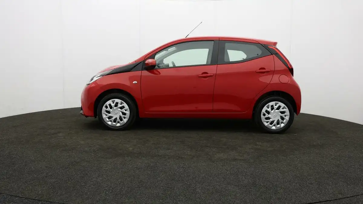 2018-toyota-aygo-10-vvt-i-x-play-71bhp-5d-big-4