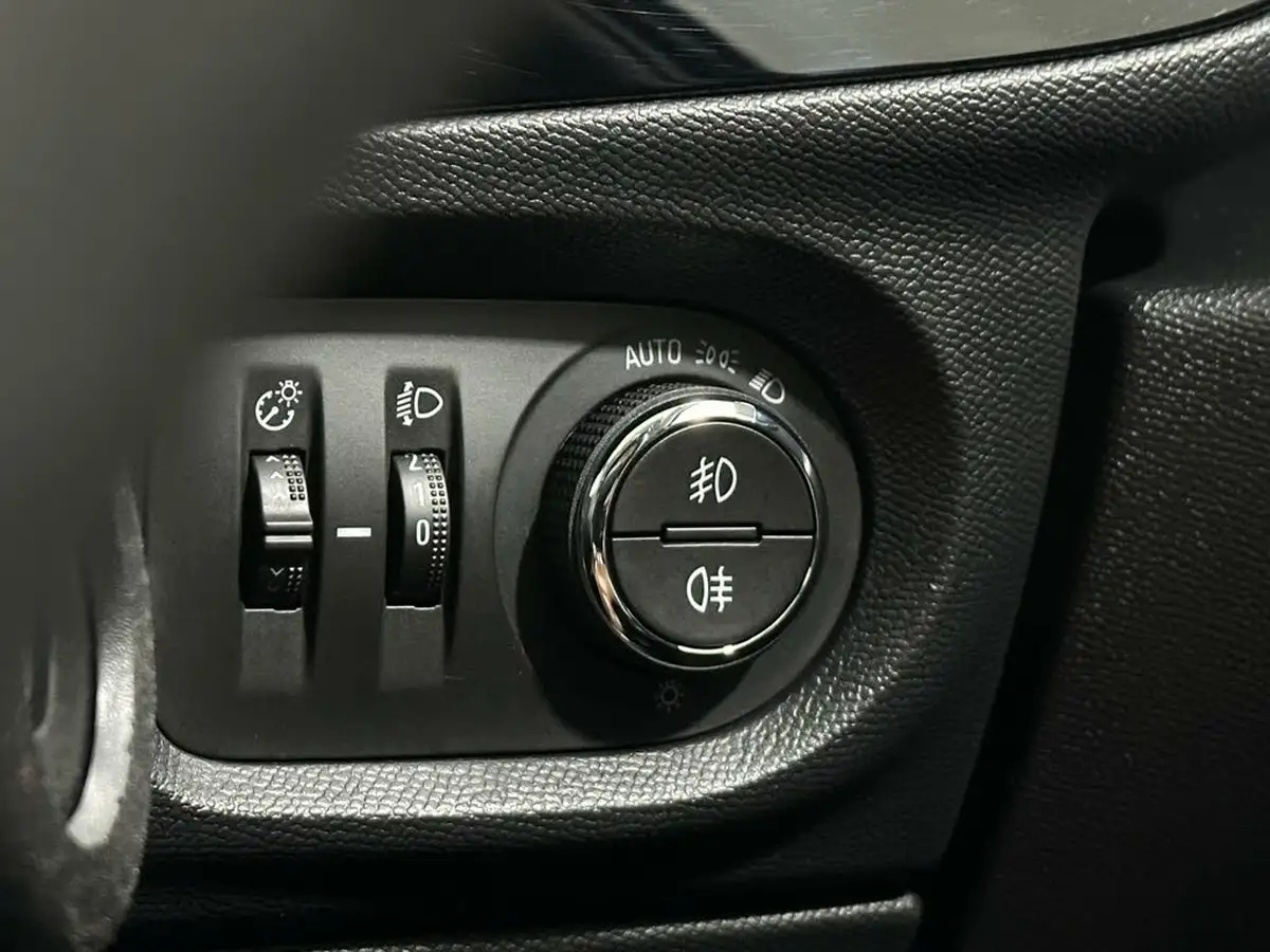 2021-vauxhall-corsa-12i-elite-edition-big-15