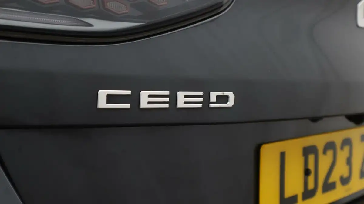 2022-kia-ceed-15-t-gdi-gt-line-big-20
