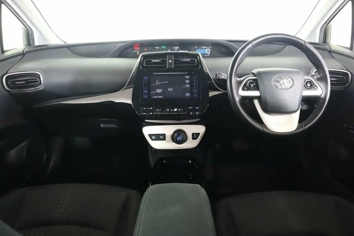 2018-toyota-prius-18-vvt-i-business-edition-plus-ss-big-16