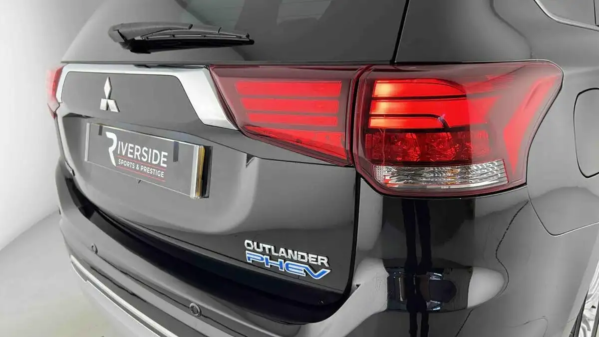 2019-mitsubishi-outlander-24-5hs-phev-big-27