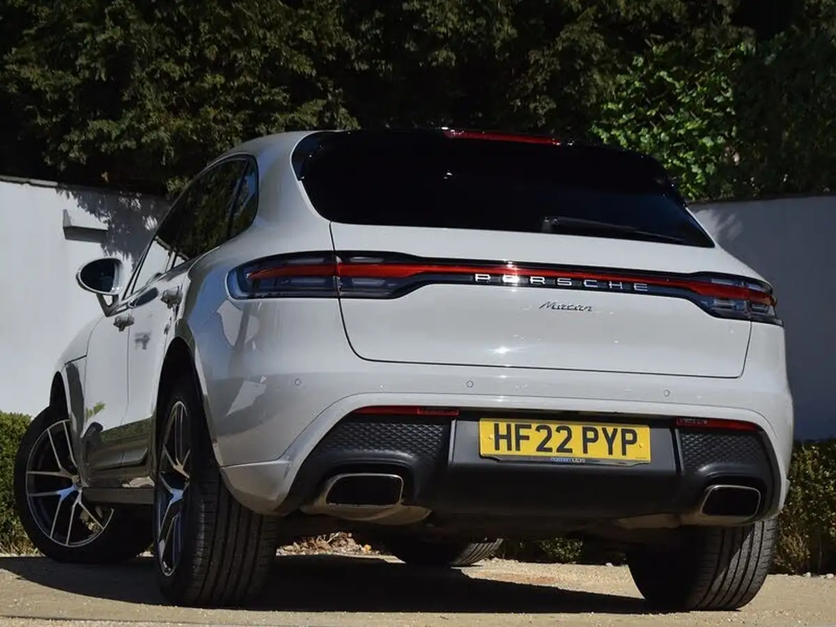 2022-porsche-macan-20-big-6