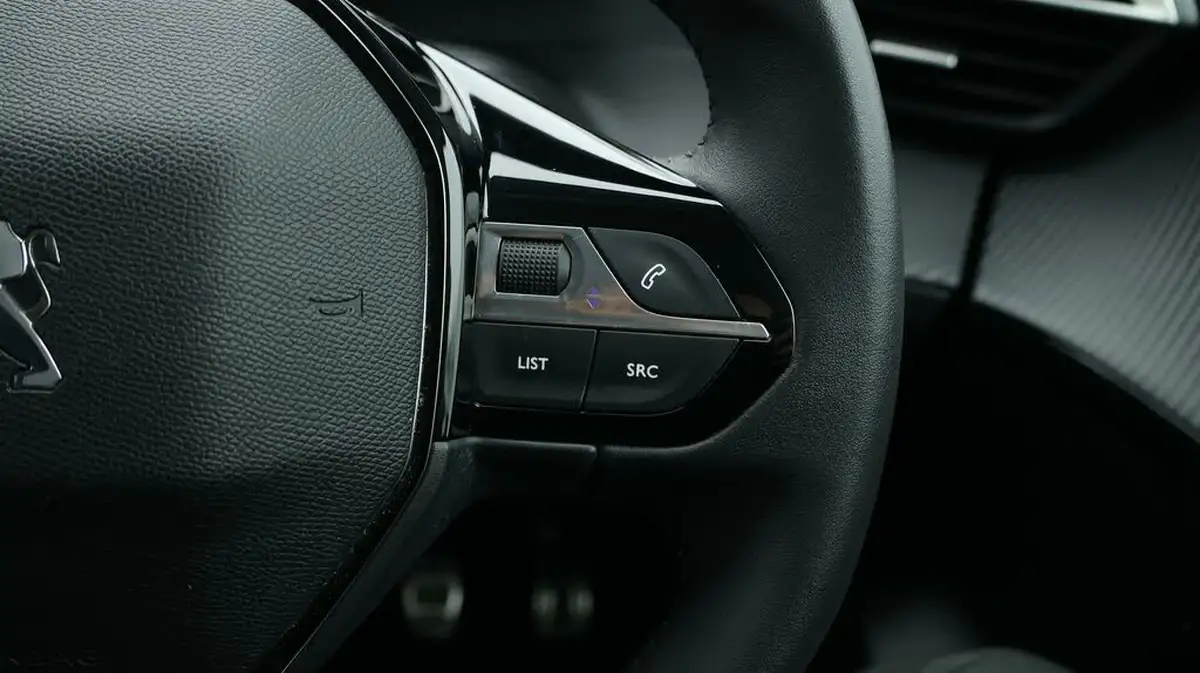 2023-peugeot-208-12-puretech-allure-premium-100ps-big-24