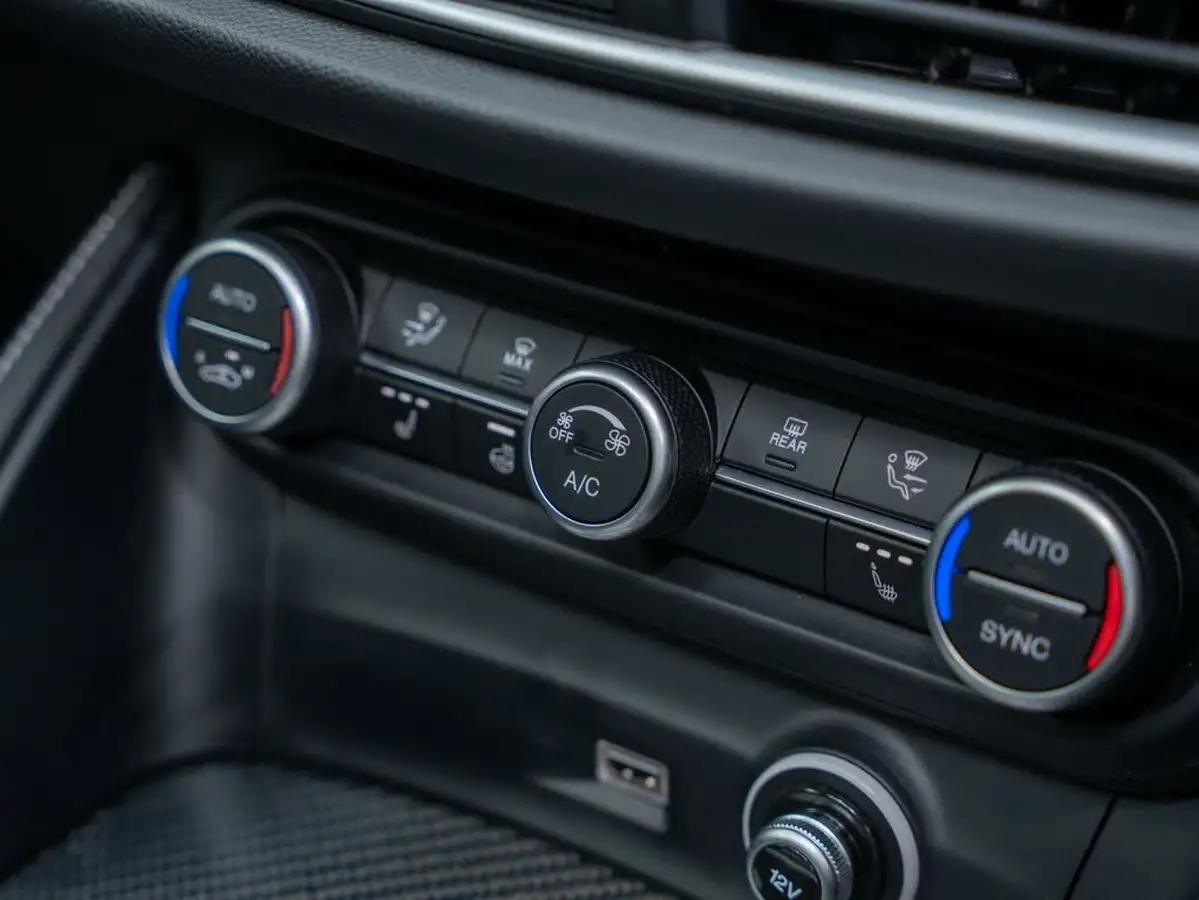 2021-alfa-romeo-stelvio-29-biturbo-quadrifoglio-big-17