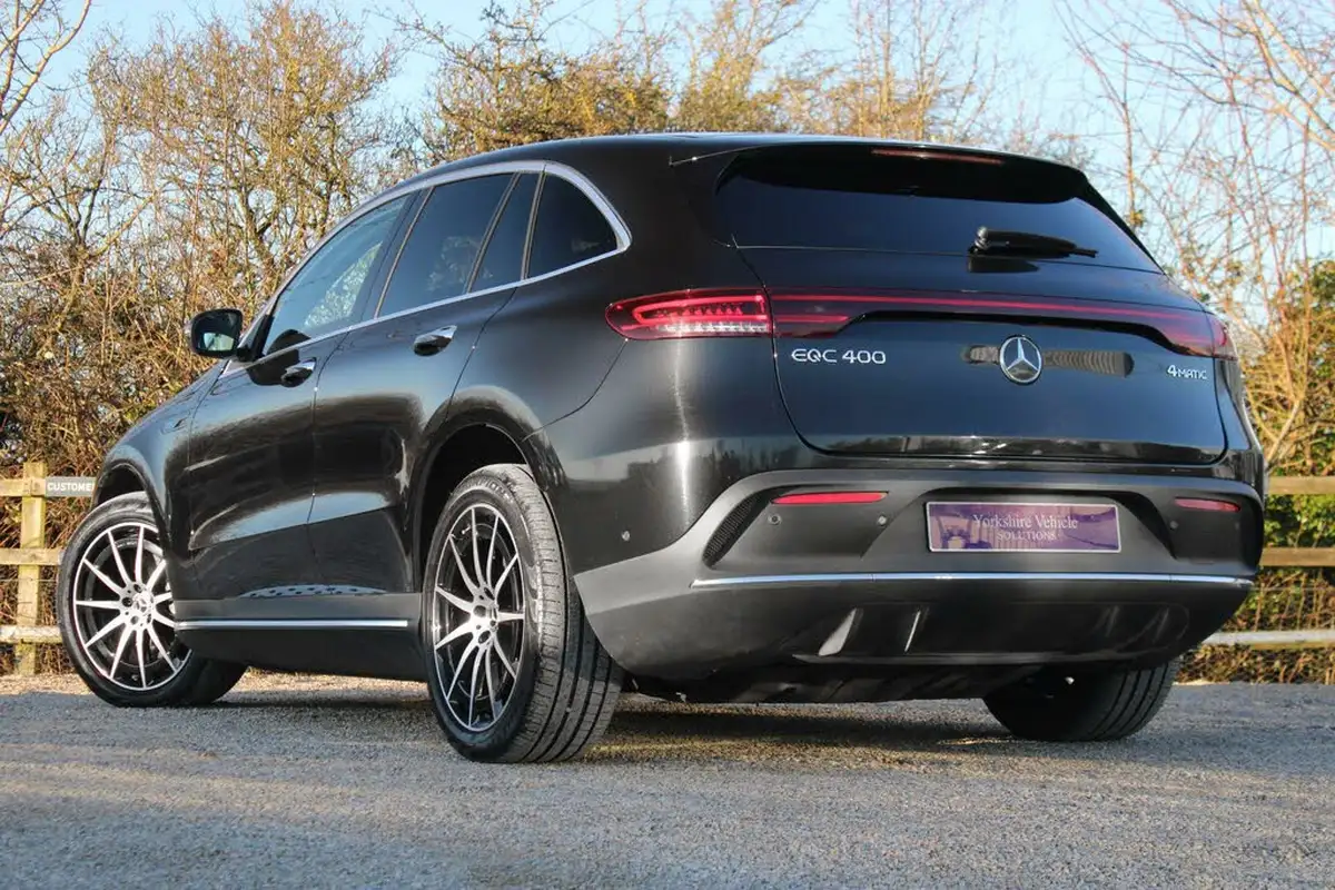 2021-mercedes-benz-eqc-e-eqc-400-amg-line-big-2