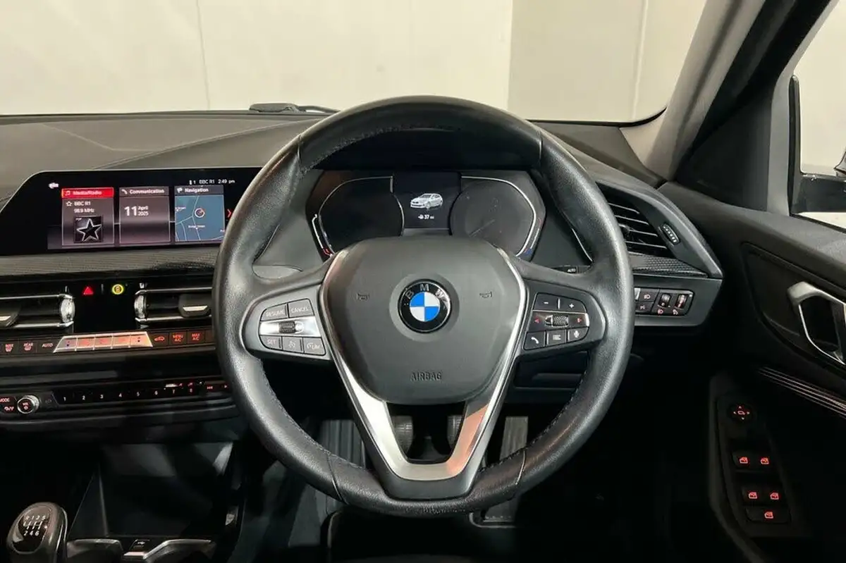 2020-bmw-1-series-15td-116d-sport-big-18