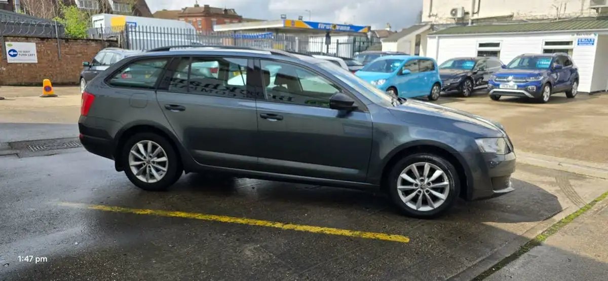 2014-skoda-octavia-16tdi-estate-dsg-big-3
