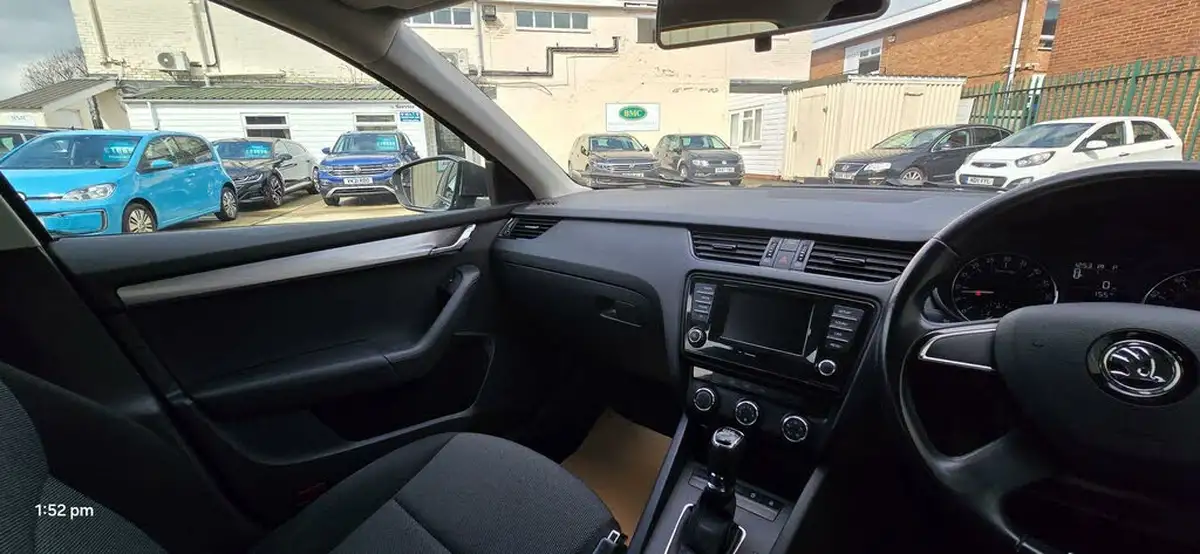 2014-skoda-octavia-16tdi-estate-dsg-big-27