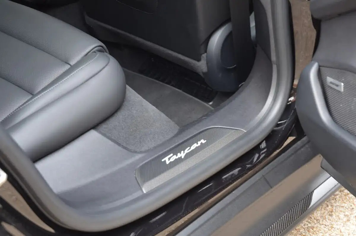 2021-porsche-taycan-e-turbo-s-performance-battery-plus-big-48