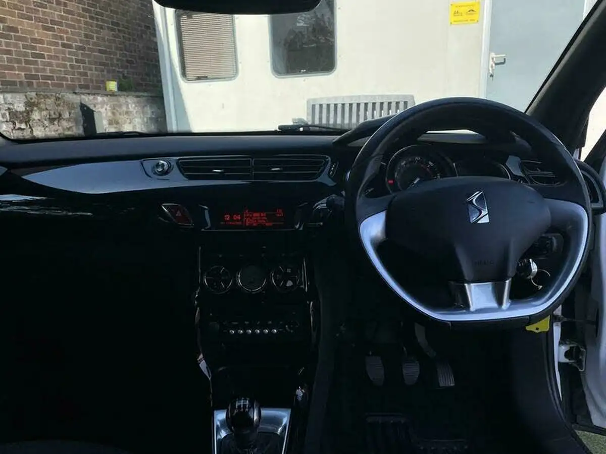 2015-citroen-ds3-12-dstyle-plus-big-10