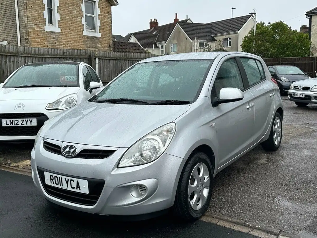 2011-hyundai-i20-14-comfort-5d-big-3
