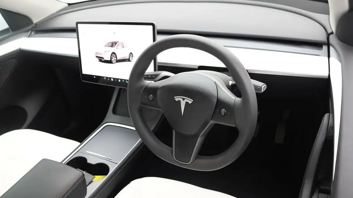 2023-tesla-model-y-e-rwd-big-8