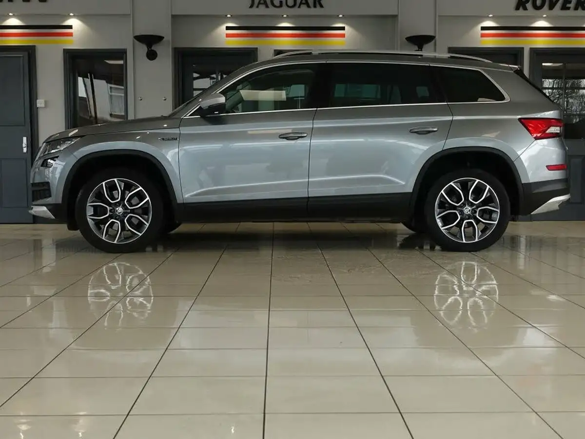 2019-skoda-kodiaq-20tdi-scout-190ps-seats-scr-dsg-big-9