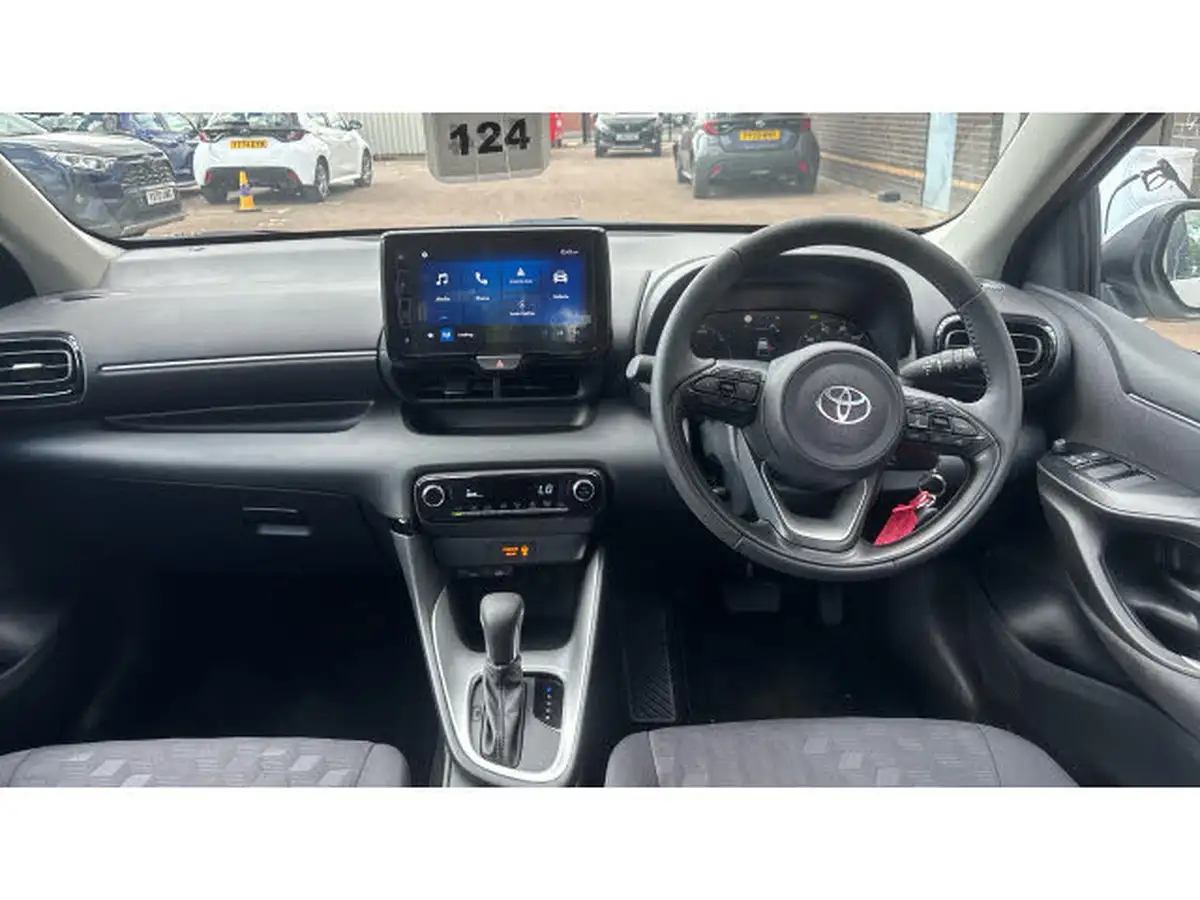 2024-toyota-yaris-15-vvt-i-icon-big-4