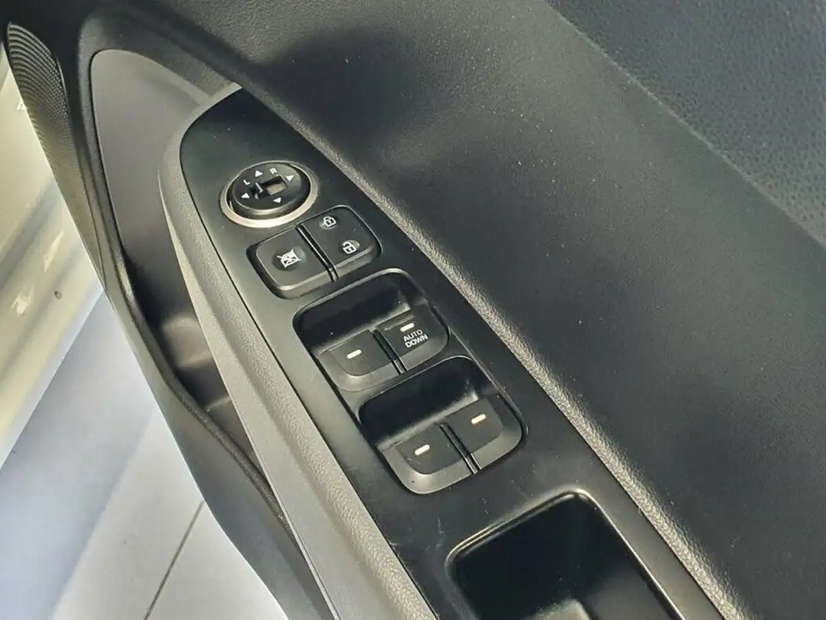 2018-hyundai-i10-12-se-big-37