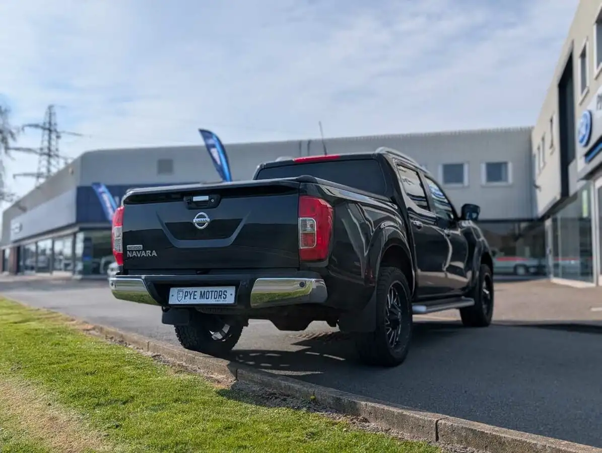 2016-nissan-np300-navara-23dci-tekna-big-6