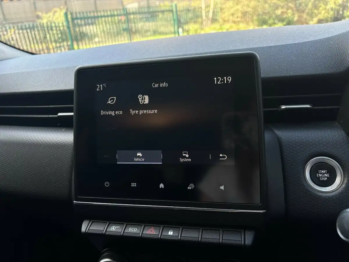 2020-renault-clio-10-tce-iconic-100bhp-cvt-big-31