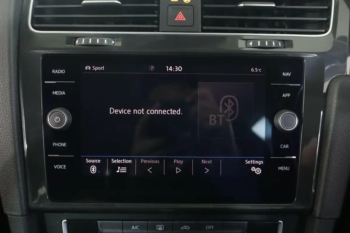 2018-volkswagen-golf-15-tsi-se-nav-130ps-hatchback-5d-dsg-big-31