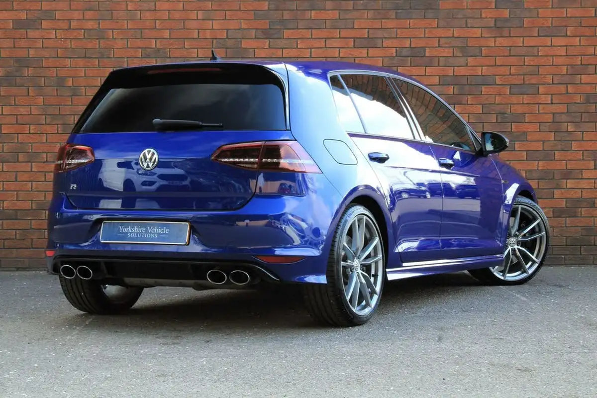2016-volkswagen-golf-20-tsi-r-4motion-bmt-ss-hatchback-5d-dsg-big-14