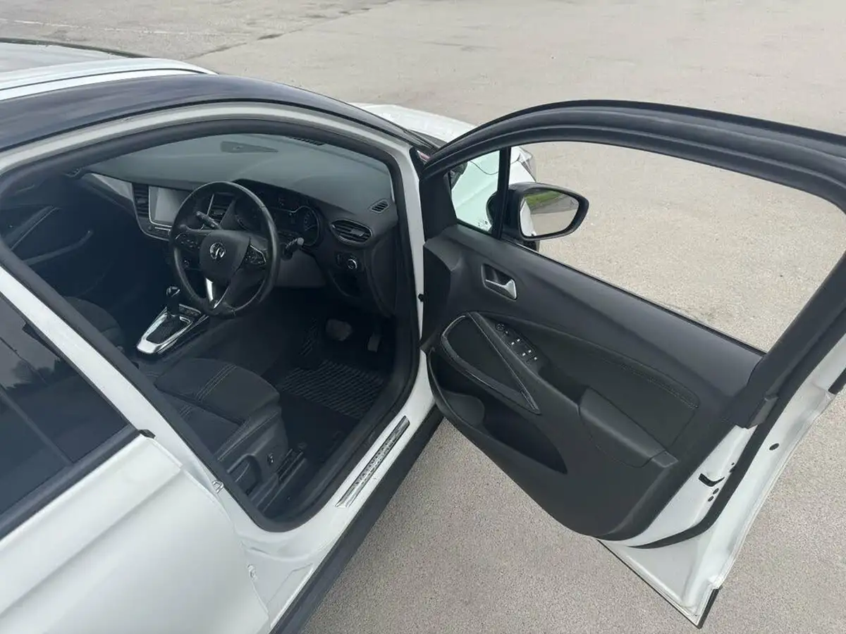2022-vauxhall-crossland-12-ultimate-130ps-auto-big-8