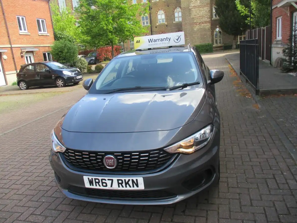 2017-fiat-tipo-14-easy-hatchback-big-13