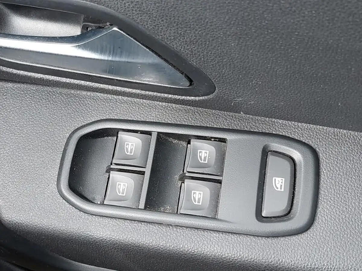 2022-dacia-duster-10-tce-comfort-90hpeu6d-4x2-window-van-big-18