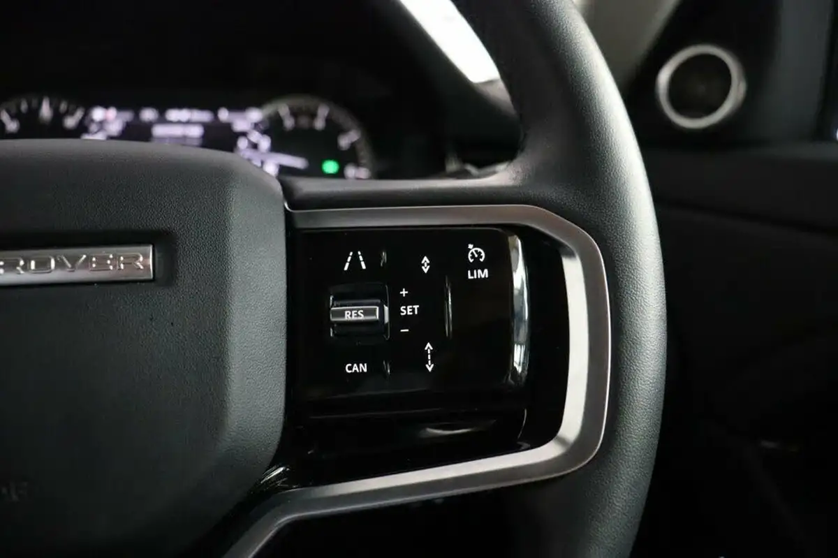 2023-land-rover-range-rover-evoque-15-p300e-r-dynamic-se-big-30