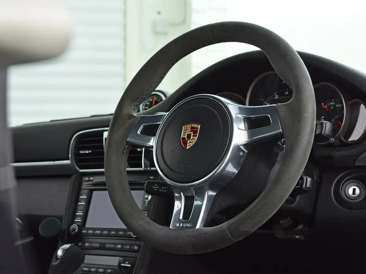 2011-porsche-911-38-carrera-gts-coupe-pdk-big-19