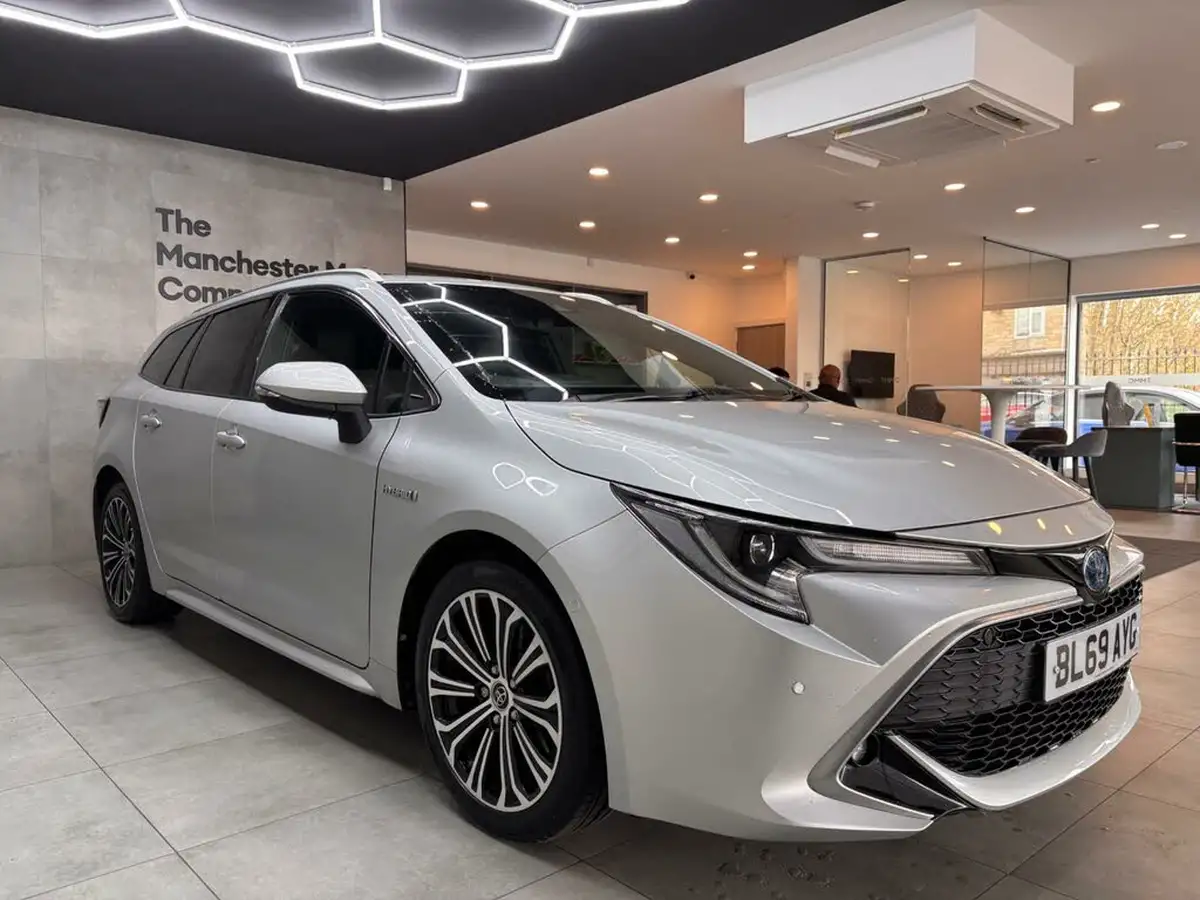 2019-toyota-corolla-20-vvt-i-excel-spare-wheel-touring-sports-big-3