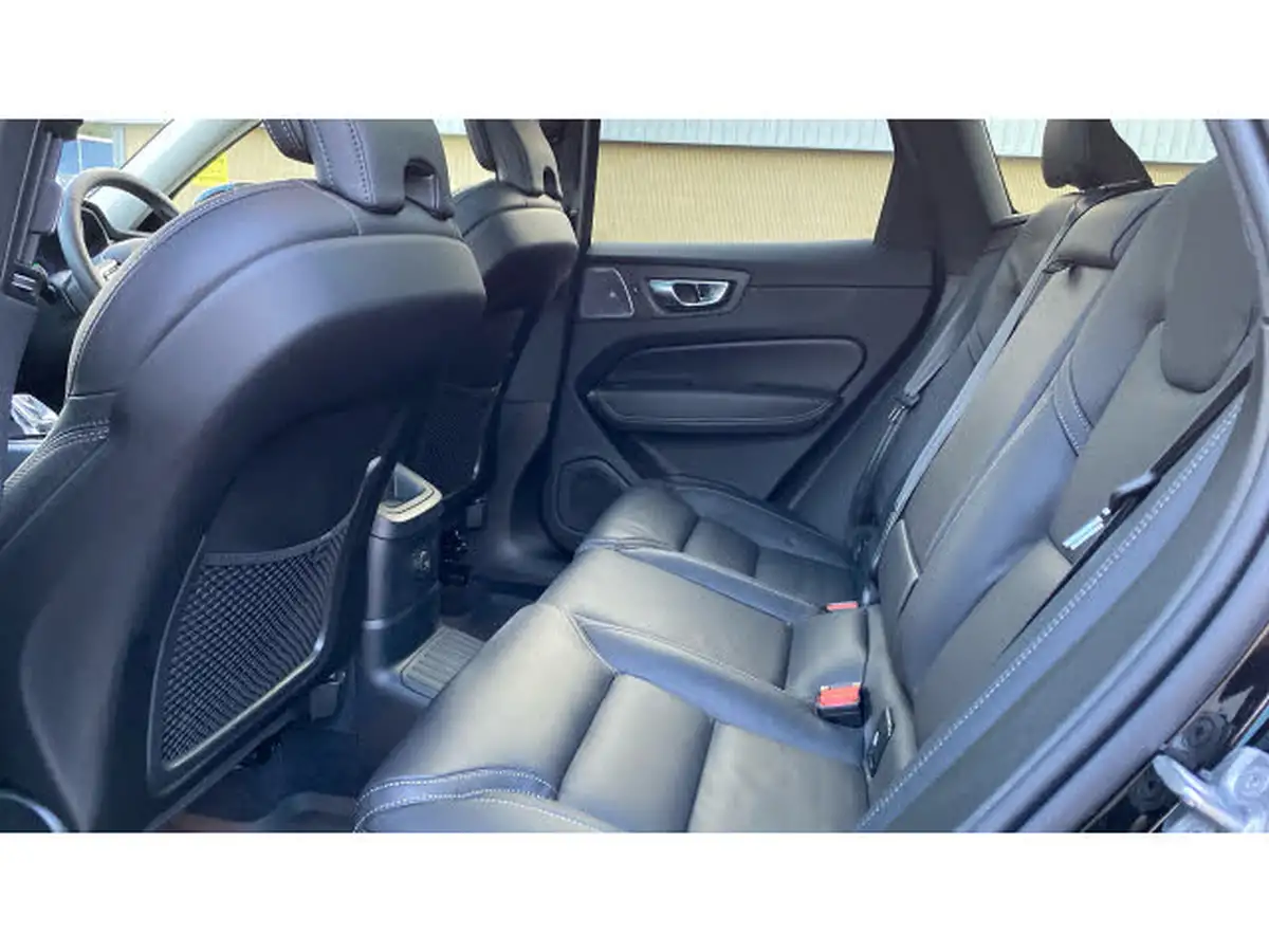2024-volvo-xc60-20-t8-ultra-dark-big-9