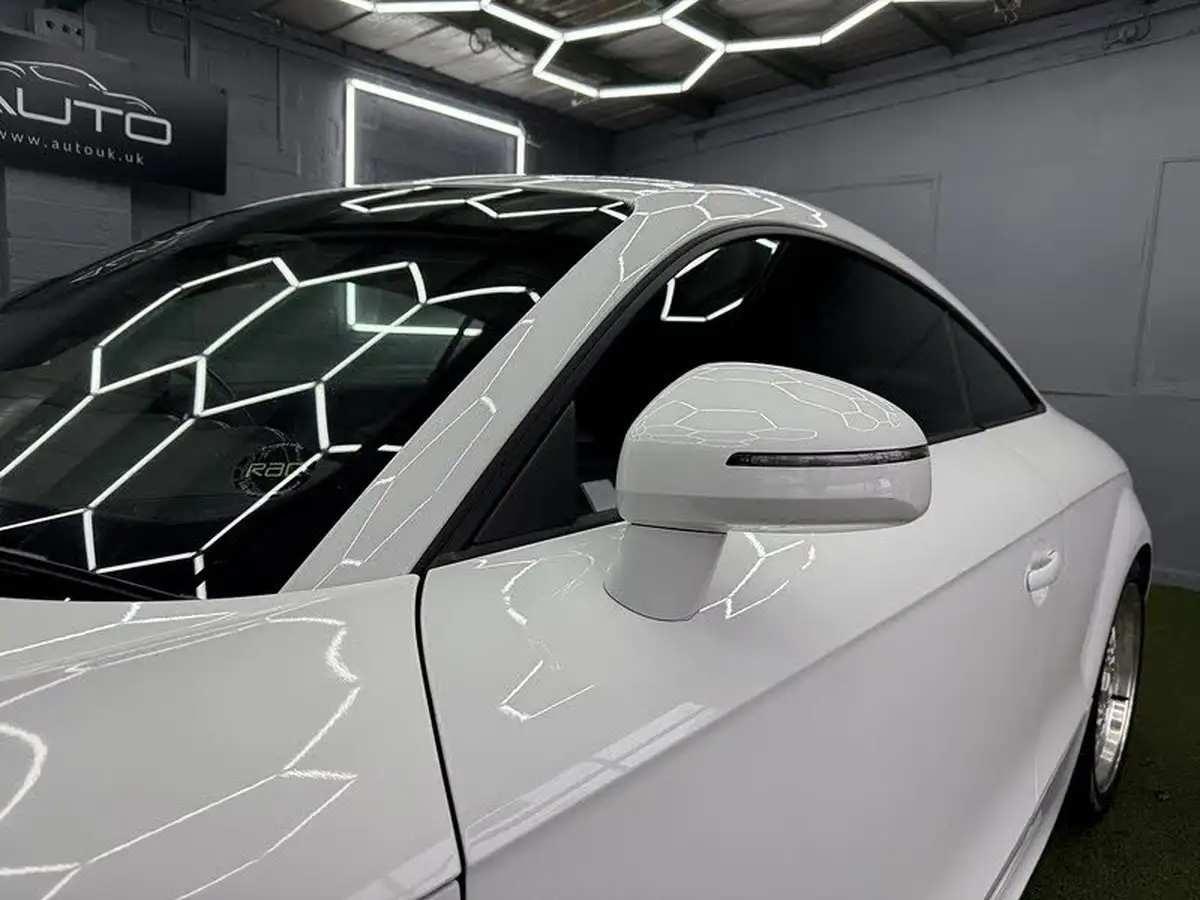 2010-audi-tt-coupe-20-tdi-s-line-big-2