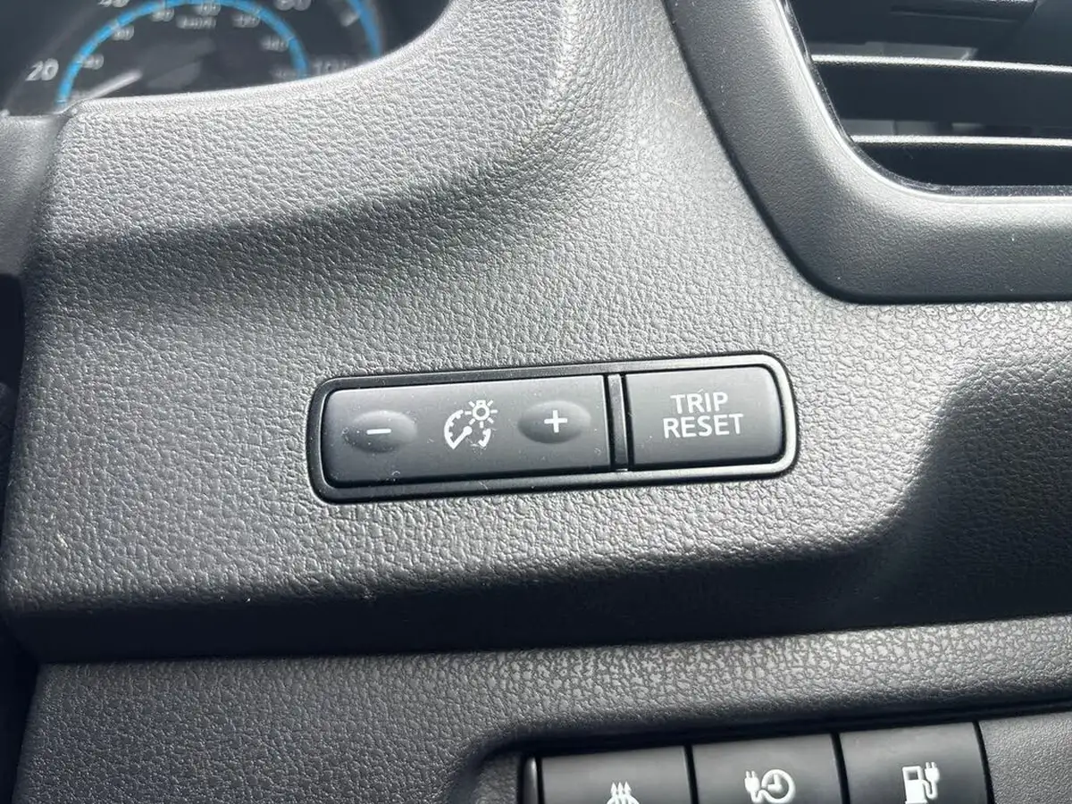 2019-nissan-leaf-e-tekna-big-37