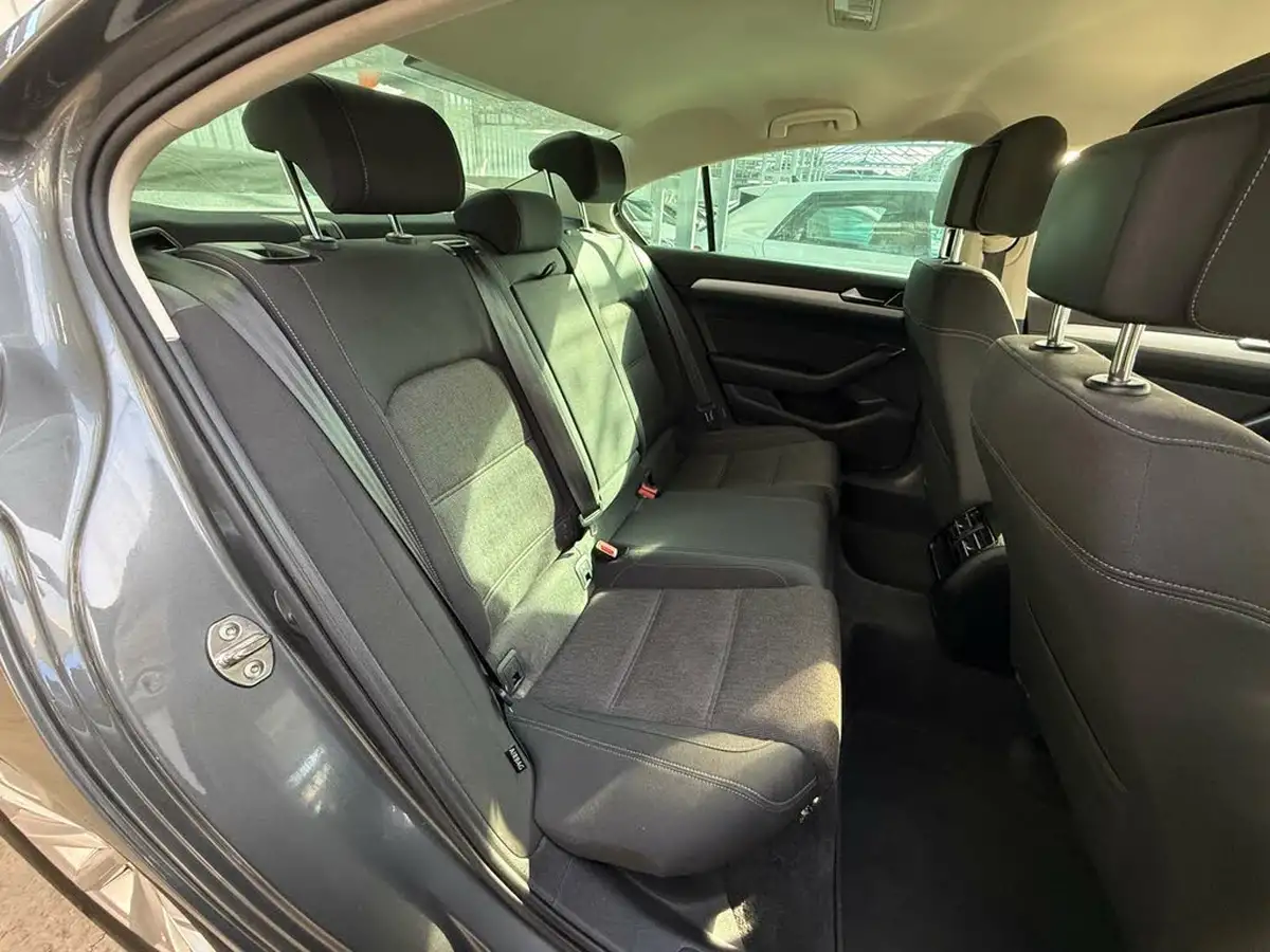 2017-volkswagen-passat-20tdi-se-business-ss-saloon-4d-big-34