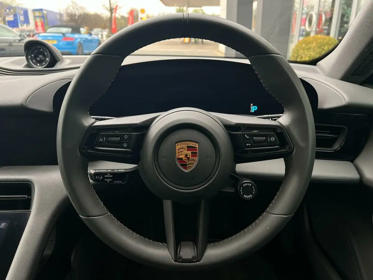 2021-porsche-taycan-e-4s-cross-turismo-awd-big-13