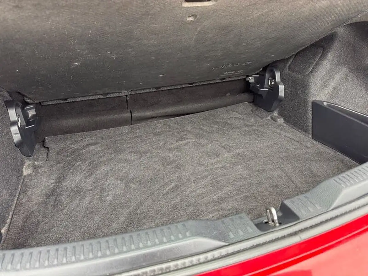 2014-toyota-auris-16-icon-hatchback-multidrive-s-big-34