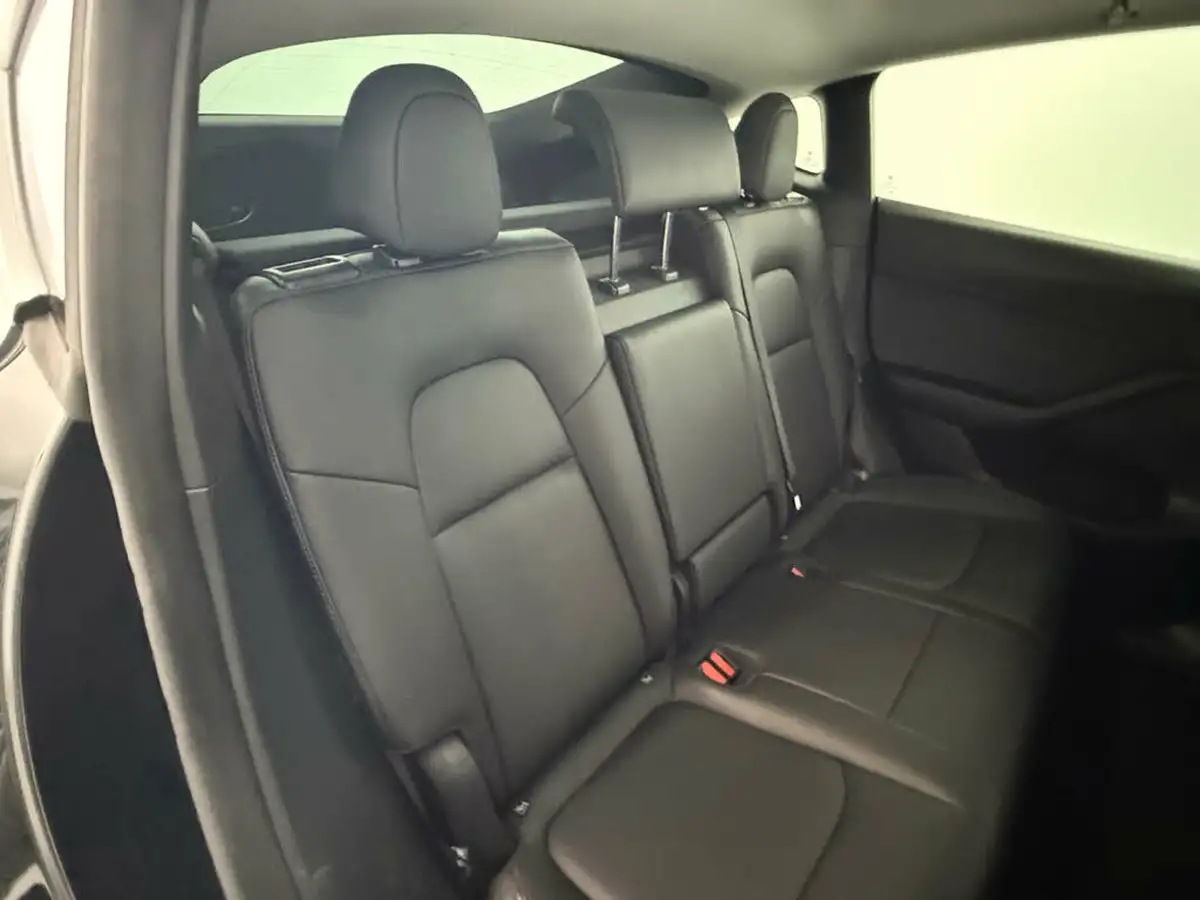 2023-tesla-model-y-e-rwd-big-17