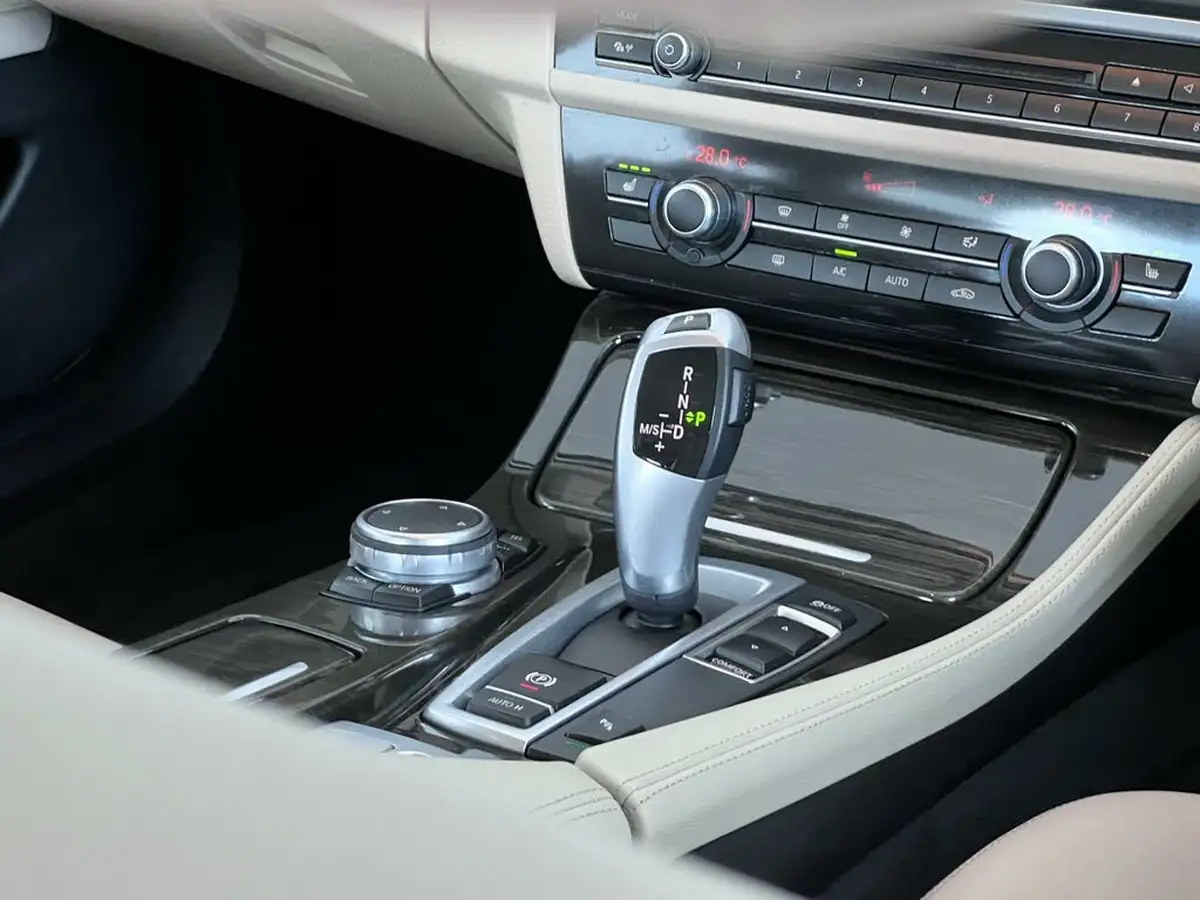 2016-bmw-5-series-20td-520d-luxury-saloon-4d-auto-big-28