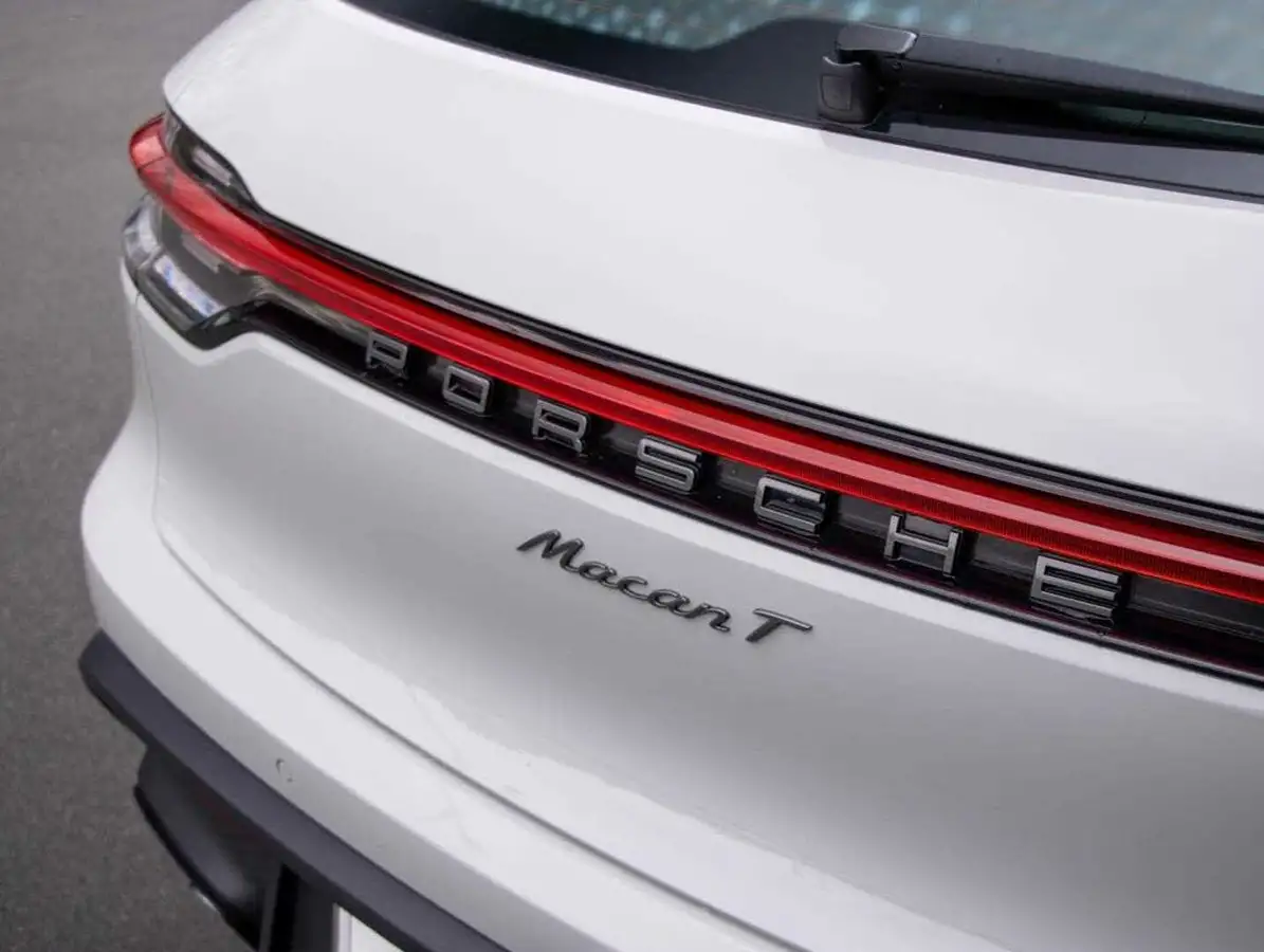 2023-porsche-macan-20-big-21