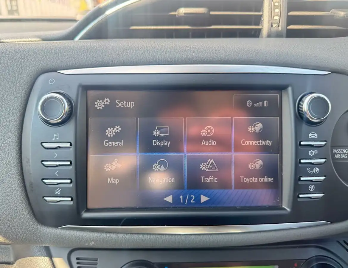 2019-toyota-yaris-15-vvt-i-icon-tech-98bhp-hybrid-1497cc-e-cvt-big-35