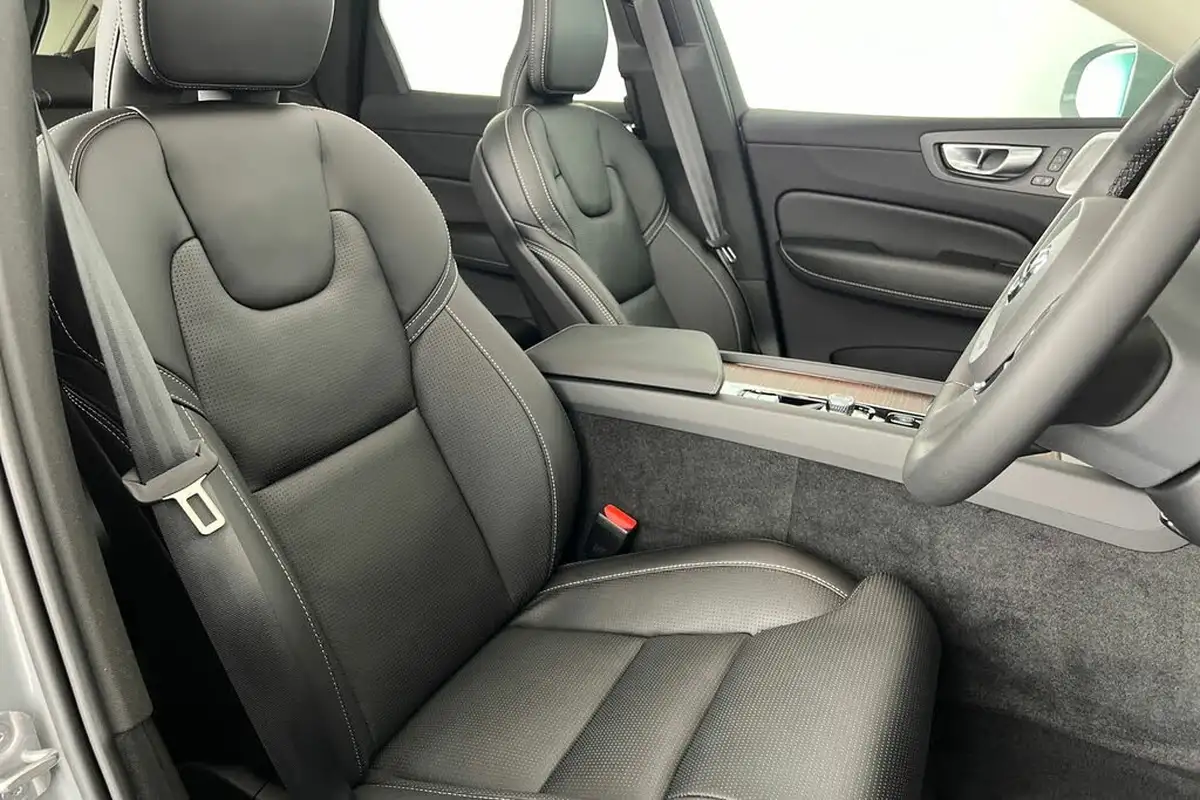 2024-volvo-xc60-20-t8-ultimate-dark-big-31